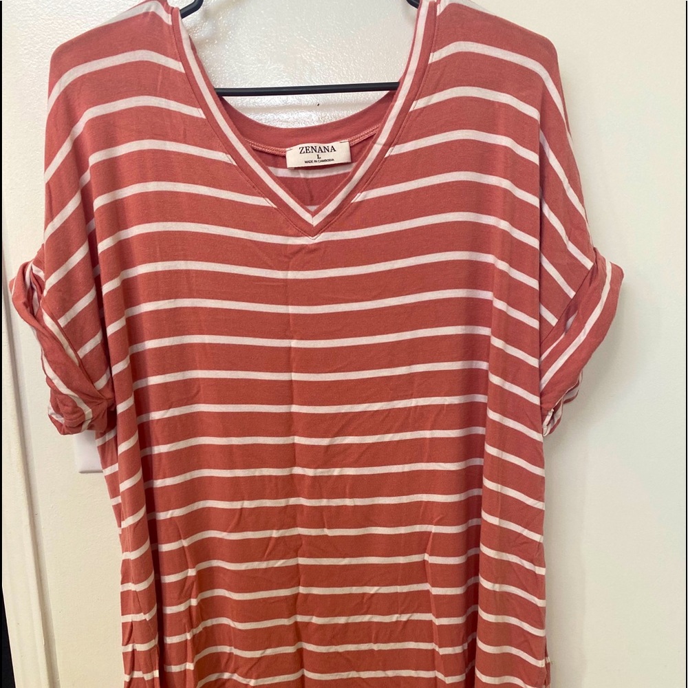 🐝 Never worn, salmon & white striped stretch tee